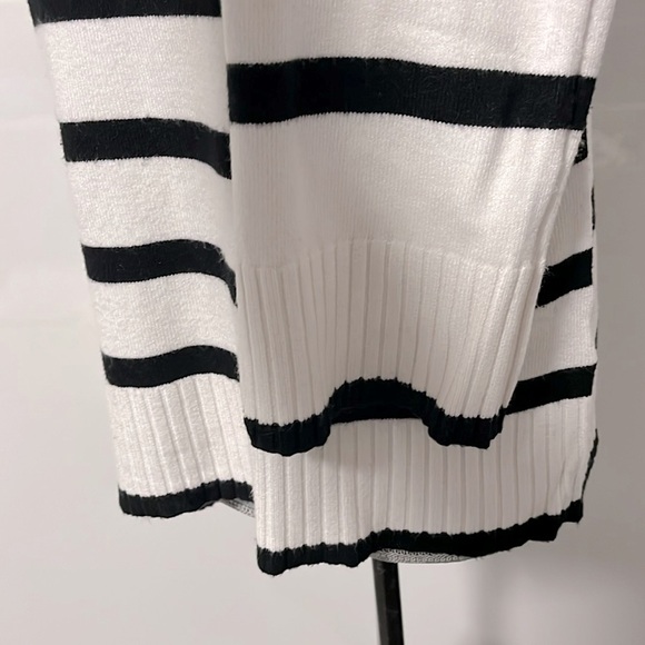 Striped Turtleneck Sweater Wide Arm, Size M - Picture 4 of 8